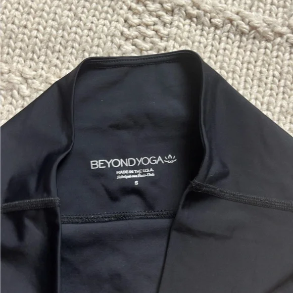 Beyond Yoga Caught in the Midi Black Legging - Picture 8 of 8